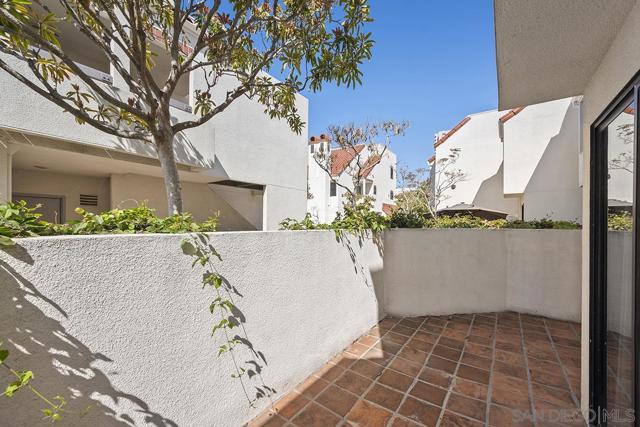 701 Kettner Blvd, San Diego CA: https://media.crmls.org/mediaz/75166556-4471-45a9-b017-e94d256a9f89.jpg