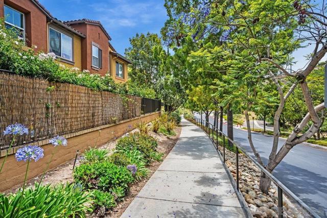 2793 Matera Ln, San Diego CA: https://media.crmls.org/mediaz/75168957-8f27-4cfe-b561-232f16cff320.jpg