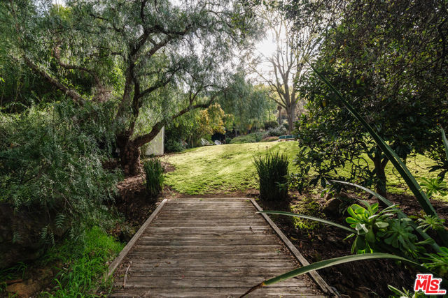 2002 Tuna Canyon Road, Topanga CA: https://media.crmls.org/mediaz/751795a2-c9b9-4e28-a94d-80fc443f3f83.jpg