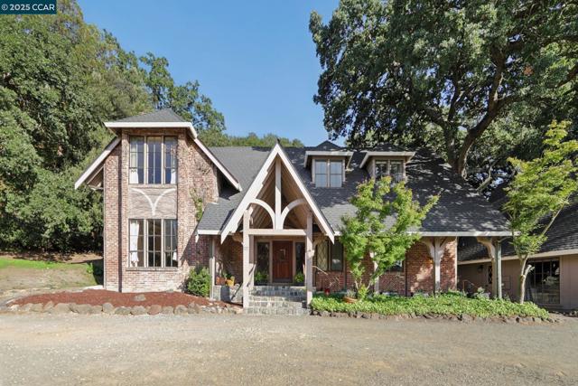 58 Saint Andrews Ln, Alamo CA: https://media.crmls.org/mediaz/7517efbc-4c14-4625-9ae0-09d0a19f076e.jpg