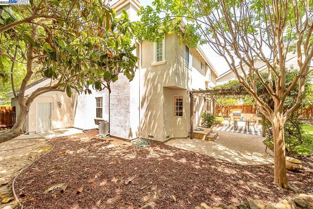 34233 Perry Glen Ter, Union City CA: https://media.crmls.org/mediaz/7518fdc8-466c-4bf0-8cbb-5faa96741779.jpg