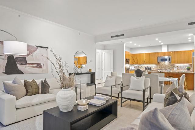 550 Front St, San Diego CA: https://media.crmls.org/mediaz/75193863-ea4c-4179-9a07-1aea0649ea3b.jpg