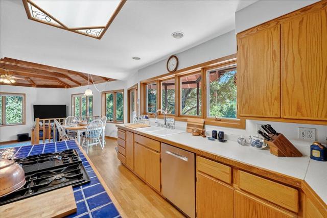 5224 Twin Falls Road, Morgan Hill CA: https://media.crmls.org/mediaz/751a244c-0179-4b4d-867d-959d7fd6b14b.jpg