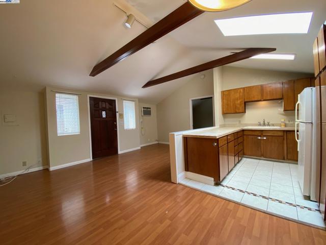 712 S 2Nd St, San Jose CA: https://media.crmls.org/mediaz/751a8185-de59-49a6-99f4-ed0f392a82d7.jpg