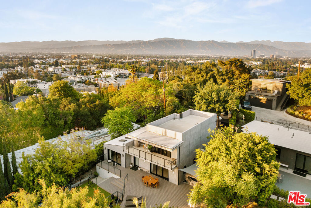 3936 Farley CourtStudio City img 23