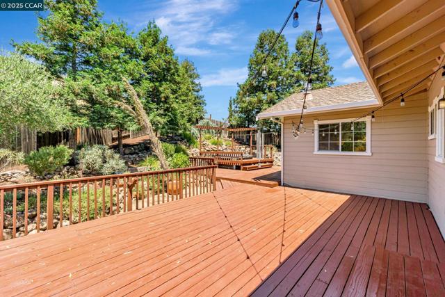 631 La Vista Rd, Walnut Creek CA: https://media.crmls.org/mediaz/751b28c1-db06-432f-874c-b74ab1f28534.jpg
