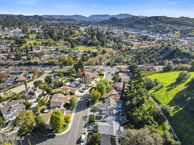 29148 Hillrise Drive, Agoura Hills CA: https://media.crmls.org/mediaz/751b3f10-f1a3-4c3b-8e25-db898cd5ea13.jpg