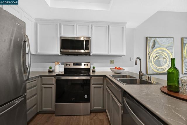 2140 Eastview Pl, Martinez CA: https://media.crmls.org/mediaz/751b7368-b0b7-4740-bf47-4e938bc21236.jpg