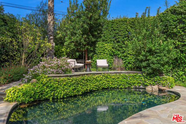 10155 Valley Spring Lane, Toluca Lake CA: https://media.crmls.org/mediaz/751ba03f-542e-487a-b42c-1aa048827f13.jpg