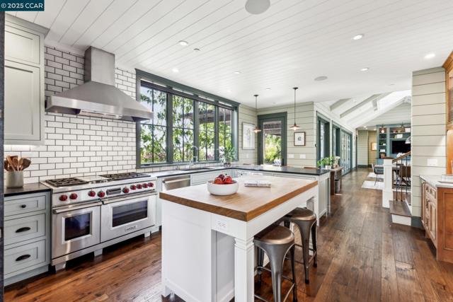 25 La Campana, Orinda CA: https://media.crmls.org/mediaz/751bbb04-3556-4d72-8a0c-ecdef2cc604e.jpg