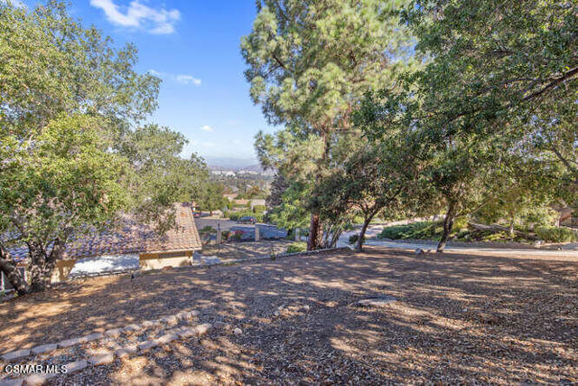 377 Mesa Ave Thousand Oaks CA-small-037-