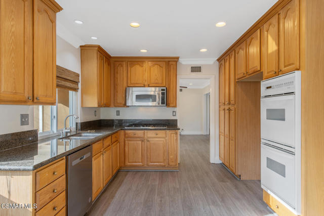 1469 Kirk Avenue, Thousand Oaks CA: https://media.crmls.org/mediaz/751c711c-7ce9-43d9-9b8b-9d064db5e37b.jpg
