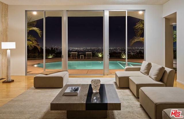 340 Trousdale Place, Beverly Hills CA: https://media.crmls.org/mediaz/751ce945-4b1f-4b6d-9f14-46cf7d798a75.jpg