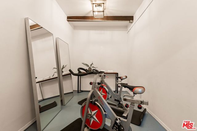 20500 Paradise Lane, Topanga CA: https://media.crmls.org/mediaz/751d1dd9-5b01-4189-870d-89621116f73b.jpg