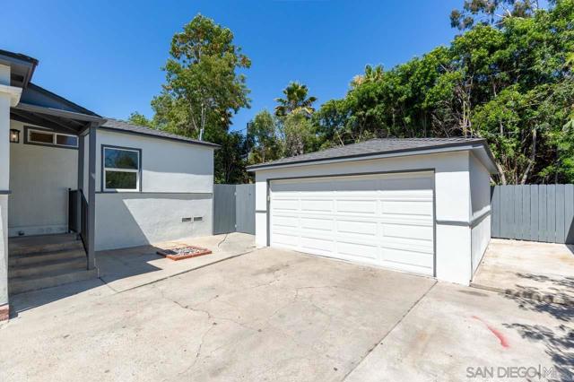 4361 Alamo Dr, San Diego CA: https://media.crmls.org/mediaz/751d4301-845a-4851-8909-7ca5725d7d77.jpg