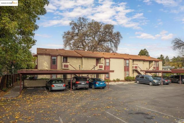 1391 Monument BLVD, Concord CA: https://media.crmls.org/mediaz/751d7efa-7788-4b30-a452-0c790520f3c0.jpg