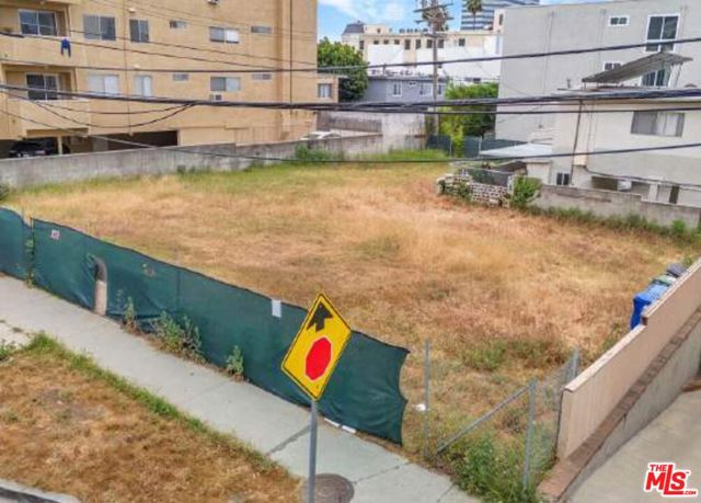 1121 S Westgate Avenue, Los Angeles CA: https://media.crmls.org/mediaz/751dc595-5992-4903-b571-1c74d73c343a.jpg