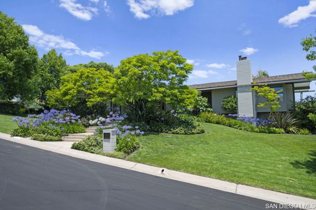 5931 Citadel CIR, La Jolla CA: https://media.crmls.org/mediaz/751dc729-e4fc-4066-a314-7d0185bb9d77.jpg