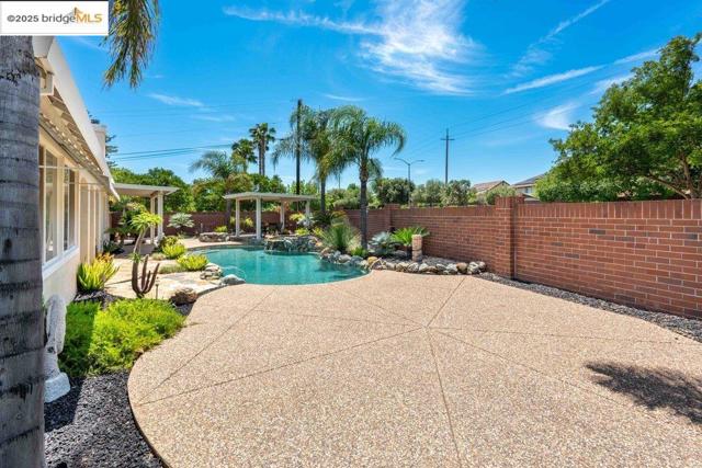2981 Atherton Pl, Brentwood CA: https://media.crmls.org/mediaz/751ded18-532a-4872-bb8b-797694c7fd87.jpg