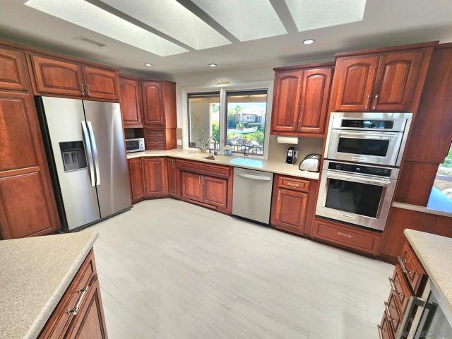 3933 Pinnacle Pl, Escondido CA: https://media.crmls.org/mediaz/751dfaa1-8bc6-4d3c-9877-4995ad46a870.jpg