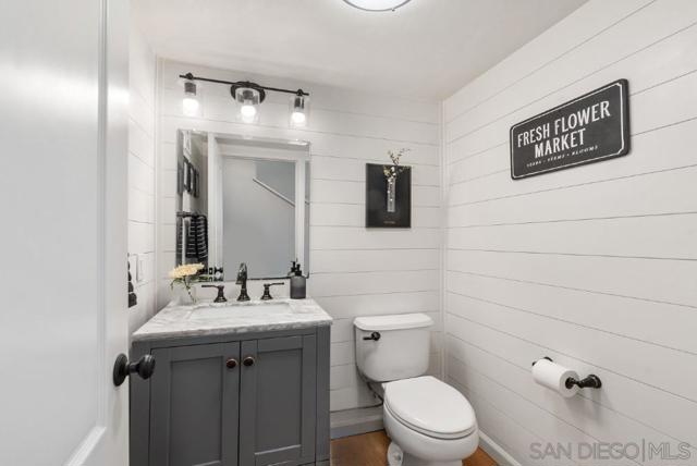 3514 Shoreline Bluff Ln, San Diego CA: https://media.crmls.org/mediaz/751e5362-39f1-44a7-913a-f2dc6cfc28bd.jpg