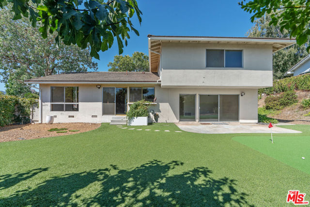 1943 Stonesgate Street, Westlake Village CA: https://media.crmls.org/mediaz/751e6063-118e-432b-b029-419736c9abdc.jpg
