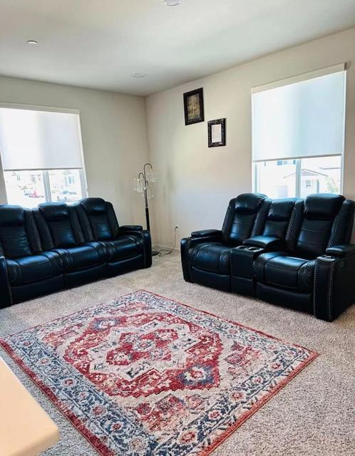 2030 Rosewood Drive, Hollister CA: https://media.crmls.org/mediaz/751e9cb0-08fa-4367-a2bf-1c7ac6d2a7cb.jpg