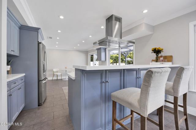 5308 Ambridge Drive, Calabasas CA: https://media.crmls.org/mediaz/751ef641-22ae-4696-9623-700d3aa2e266.jpg