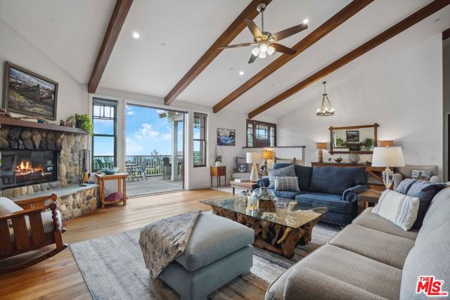 30119 Harvester Road, Malibu CA: https://media.crmls.org/mediaz/751effad-cdf3-4c3a-a59e-bc3e7a61dc1e.jpg