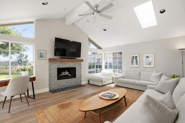 Detail Gallery Image 2 of 26 For 1708 Countryside Dr, Vista,  CA 92081 - 4 Beds | 3 Baths