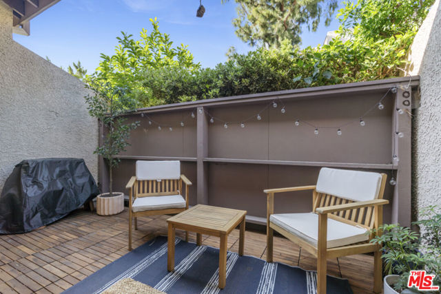 15157 Magnolia Boulevard, F photo 5