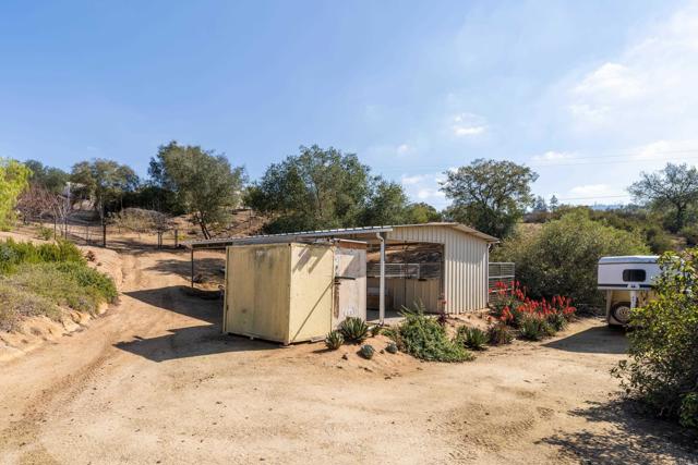 16526 GREEN VALLEY TRUCK TRAIL, Ramona CA: https://media.crmls.org/mediaz/751f82e6-ea46-4a1d-a7ff-f69022c6499b.jpg