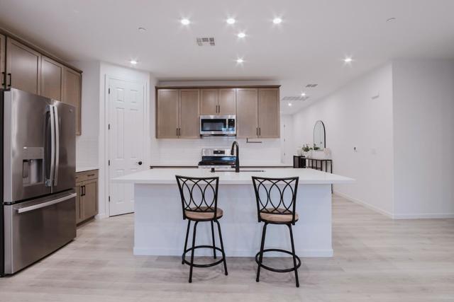 554 Pleasant Drive, Lathrop CA: https://media.crmls.org/mediaz/75205842-f64c-46d9-ba33-025ae4261e15.jpg