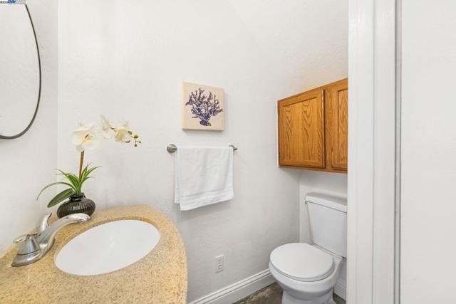 2658 Oliver Dr, Hayward CA: https://media.crmls.org/mediaz/7520988a-dedb-42ec-8de7-78d19b930dc4.jpg