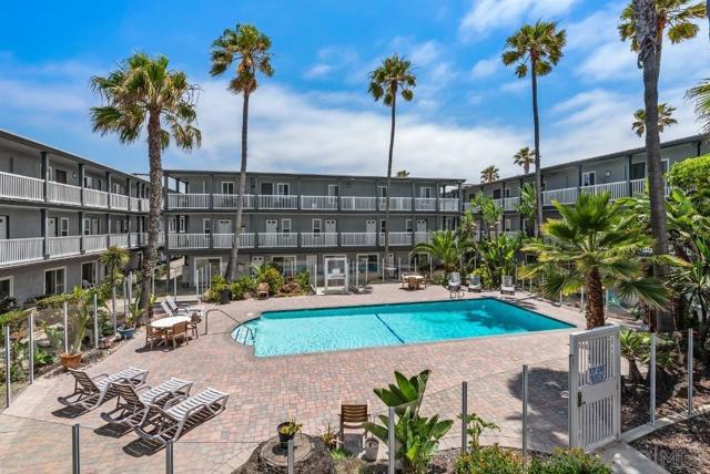 1111 Seacoast Dr, Imperial Beach CA: https://media.crmls.org/mediaz/75209ccd-c2e1-449f-b3e0-b5d917671c3f.jpg