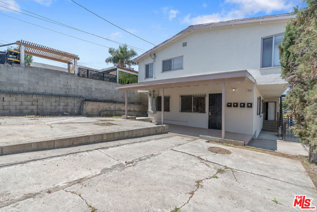 945 N Ditman Avenue, Los Angeles CA: https://media.crmls.org/mediaz/752120aa-567e-4077-bb1f-abfb48a7cd2d.jpg