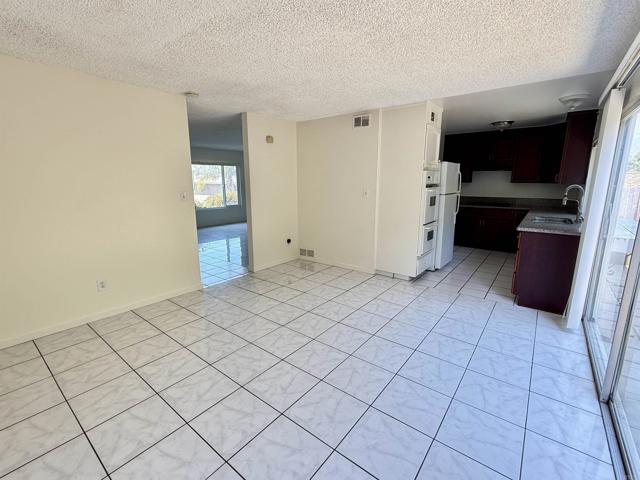 Detail Gallery Image 8 of 37 For 3570 Tony Dr, San Diego,  CA 92122 - 4 Beds | 2/1 Baths