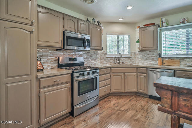 2433 Calle Narciso, Thousand Oaks CA: https://media.crmls.org/mediaz/75217f4b-3d36-4f25-a00d-ff89f76d29f8.jpg