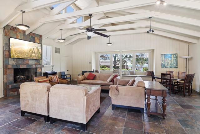 119 Spinnaker Ct, Del Mar CA: https://media.crmls.org/mediaz/7521ccd9-71ca-47ff-8859-5e892d9735d1.jpg