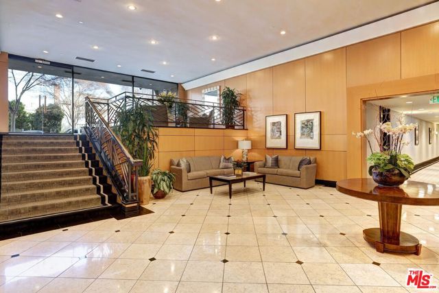 211 S Spalding Drive, Beverly Hills CA: https://media.crmls.org/mediaz/7521f1b6-341b-4358-9769-08ceddd5097d.jpg