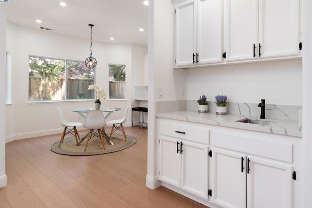 3846 Sheffield Cir, Danville CA: https://media.crmls.org/mediaz/752222af-9282-4b35-ae17-836aaab1a7d6.jpg