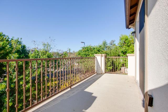 360 Calle Vela, San Marcos CA: https://media.crmls.org/mediaz/7522cc1c-742b-4e8c-b026-997670e06adc.jpg