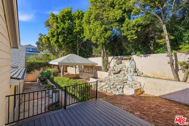 31763 Cottontail Lane, Malibu CA: https://media.crmls.org/mediaz/7522e78c-66c8-4ddc-9b99-8fab7ec307b4.jpg