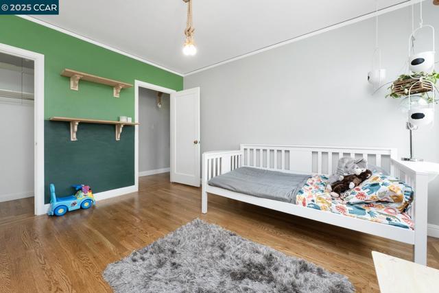 1923 28th Ave, San Francisco CA: https://media.crmls.org/mediaz/752363f1-2d73-42b8-b242-106678904db9.jpg