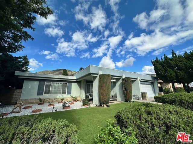 13735 Aldergrove Street, Sylmar CA: https://media.crmls.org/mediaz/75238576-d024-4c80-baed-98ab54d9c3cc.jpg