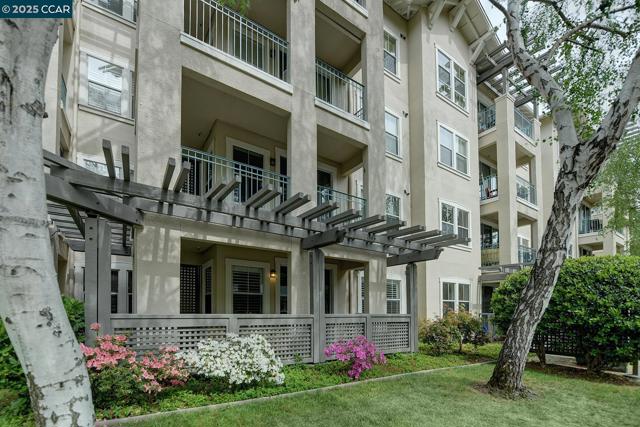 1860 Tice Creek, Walnut Creek CA: https://media.crmls.org/mediaz/75239990-f003-4a91-a595-be1950525072.jpg