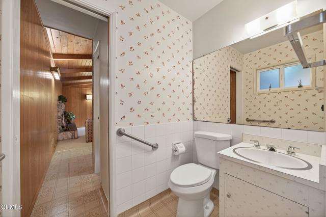 640 Fernwood Drive, Oxnard CA: https://media.crmls.org/mediaz/7523c6ea-0601-4e2f-8fa7-af67e5da18af.jpg
