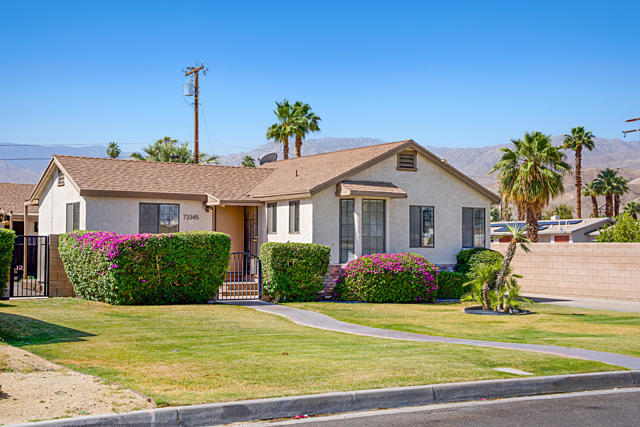 73345 Royal Palm Drive, Palm Desert CA: https://media.crmls.org/mediaz/7523e3c1-984d-4457-b37b-c861929e6f78.jpg