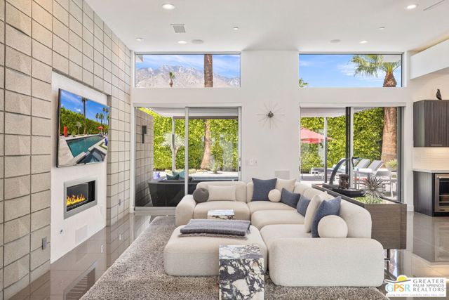 1449 N Via Miraleste, Palm Springs CA: https://media.crmls.org/mediaz/752407f2-0b54-42cd-9517-8ccd047a53a6.jpg