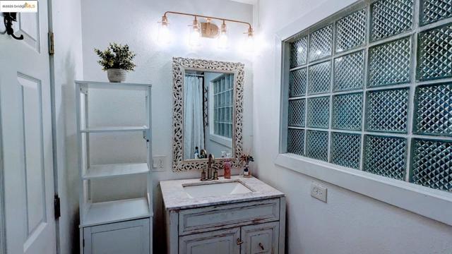 18512 Hwy 116, Guerneville CA: https://media.crmls.org/mediaz/7524099b-9cab-4cd5-b093-1a192d166763.jpg